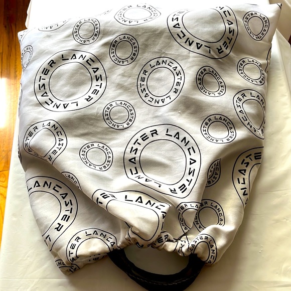 Authentic Lancaster designed brown shoulder bag . - Picture 6 of 16